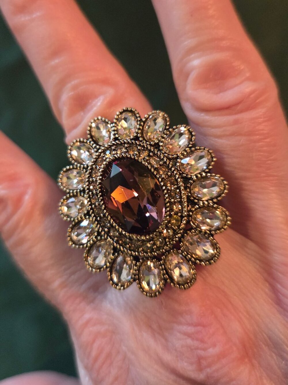 Stunning Heidi Daus cocktail ring, size 7 - Picture 9 of 12